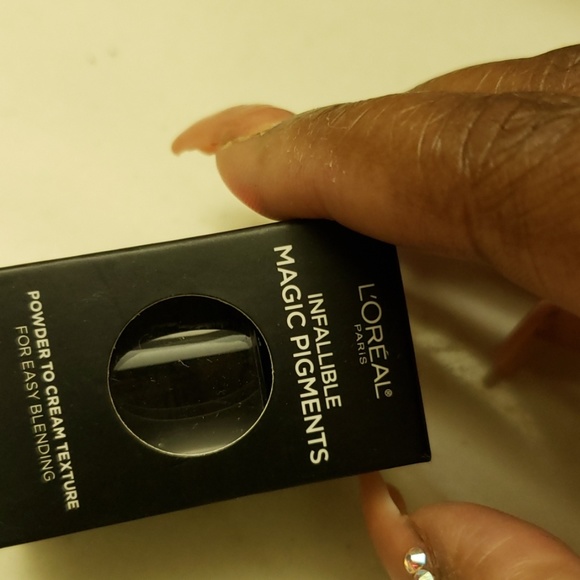 Eyeshadow - Picture 3 of 3